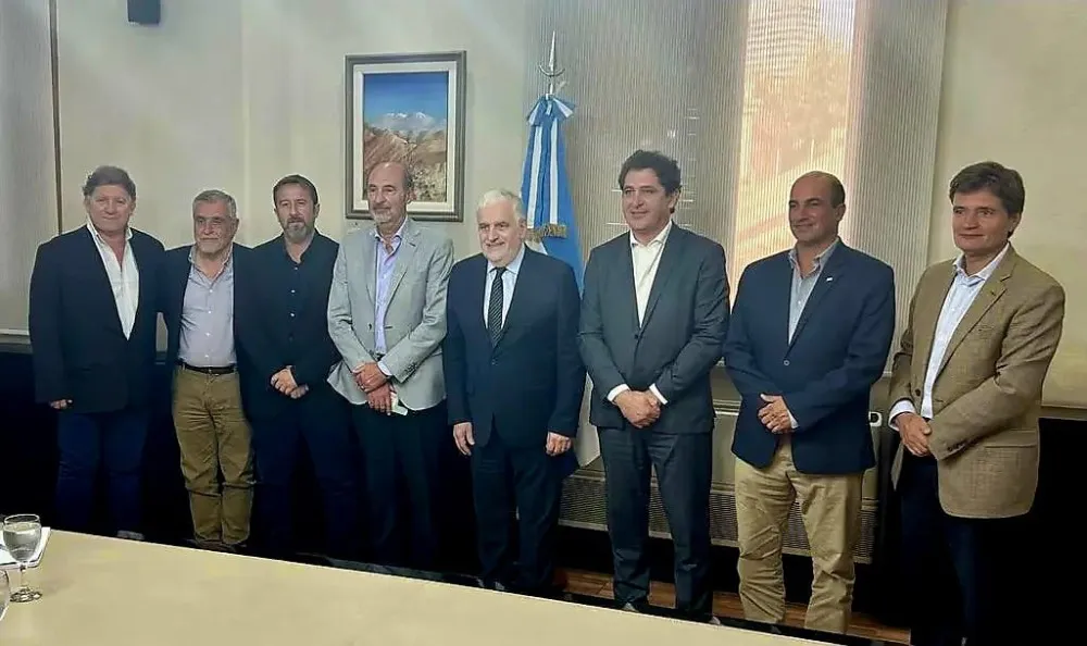 19bd2e3968bc0121e388610a412a8ded_XL