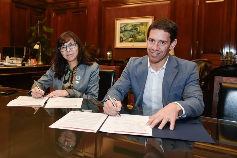 055d3e6b8b2b5a089a3fd239b9e1bc2d_L