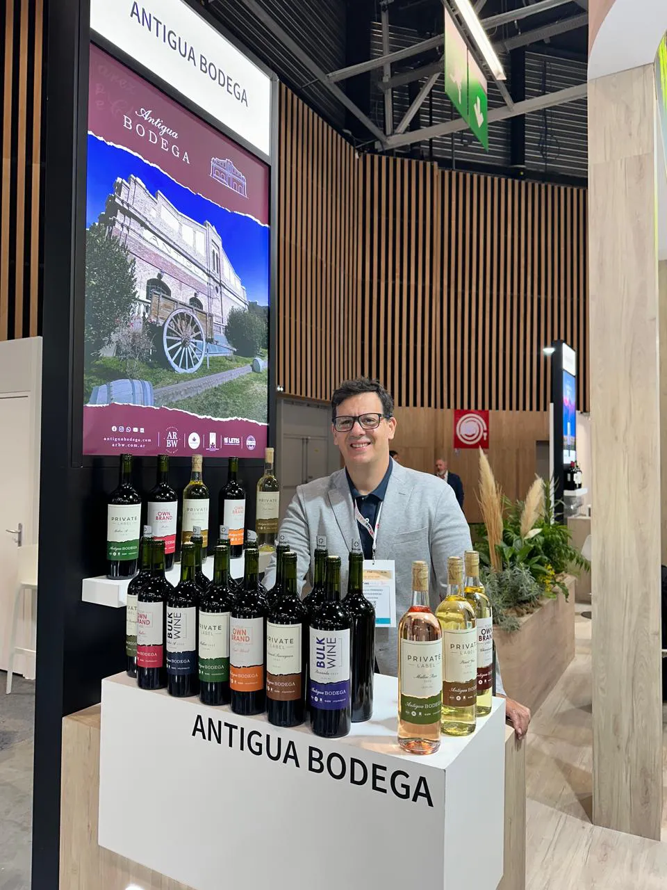 33073330-a6eb-4003-9354-204f13854a28