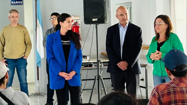 8f3d4ec7bd7afffb7fa0f24870d4712c_L